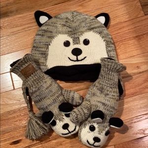 Wolf Fleece-Lined Hat and Mittens